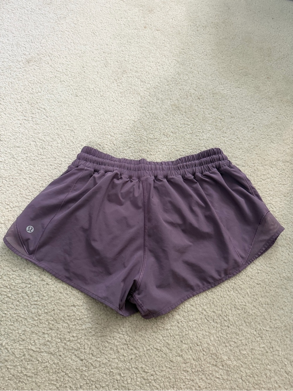 lululemon athletica purple hotty hot shorts size 8 2.5”